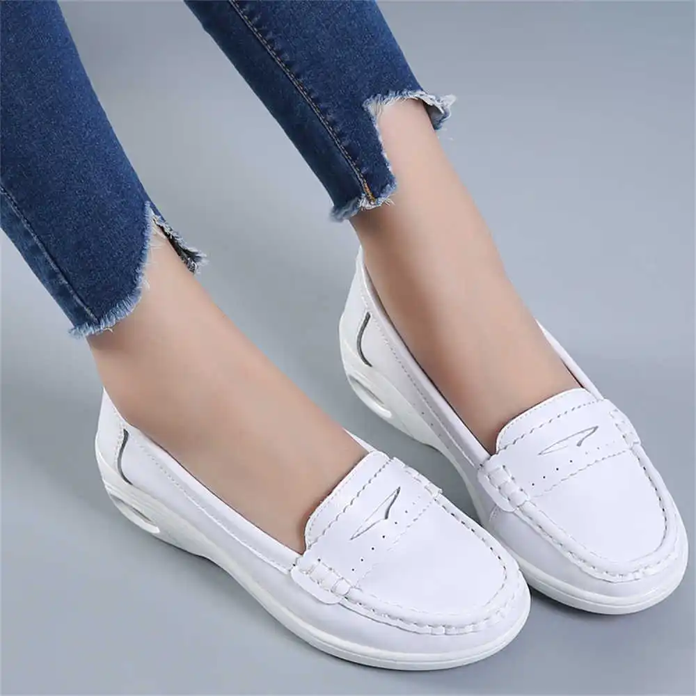 Thick Sole Slipon White Traine - Tech Accessories For College ulasan dan harga